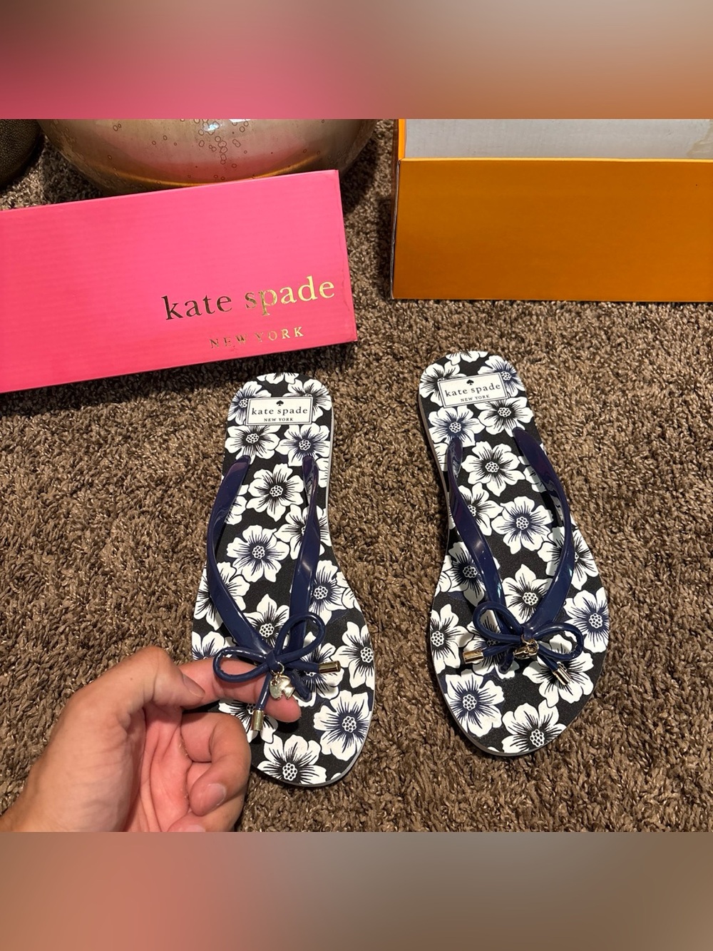 Kate Spade New York Nova flip-flop with box size 8